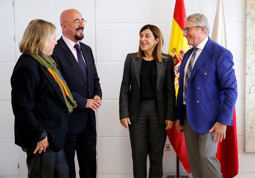 El Gobierno colaborará con la Asociación Española Contra el Cáncer en la creación de un espacio de atención a pacientes vinculado a la integración de Valdecilla en la Red de Centros Oncológicos de la UE