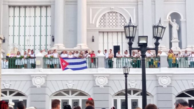 Cuba se echó a la calle con la esperanza de que la Virgen de la Caridad les redimiera de las carencias que viven