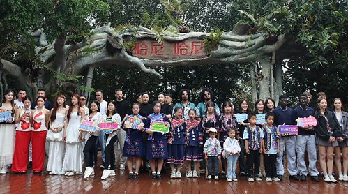 La provincia china de Yunan triunfa con su sorprendente festival internacional de gemelos